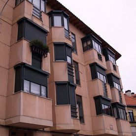 Persianas Manuel Rodríguez edificio con persianas
